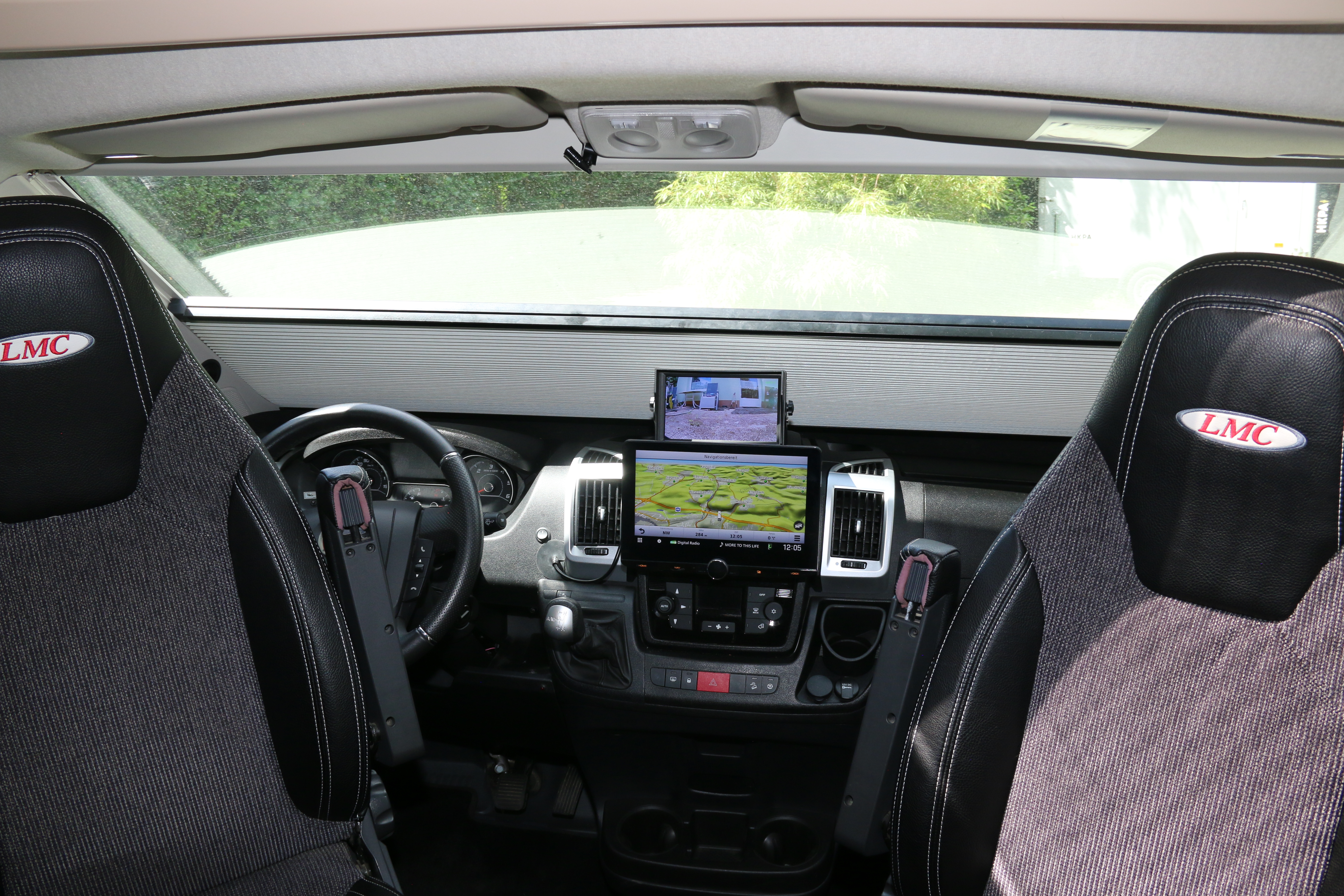 LMC Cruiser Comfort T732g 9