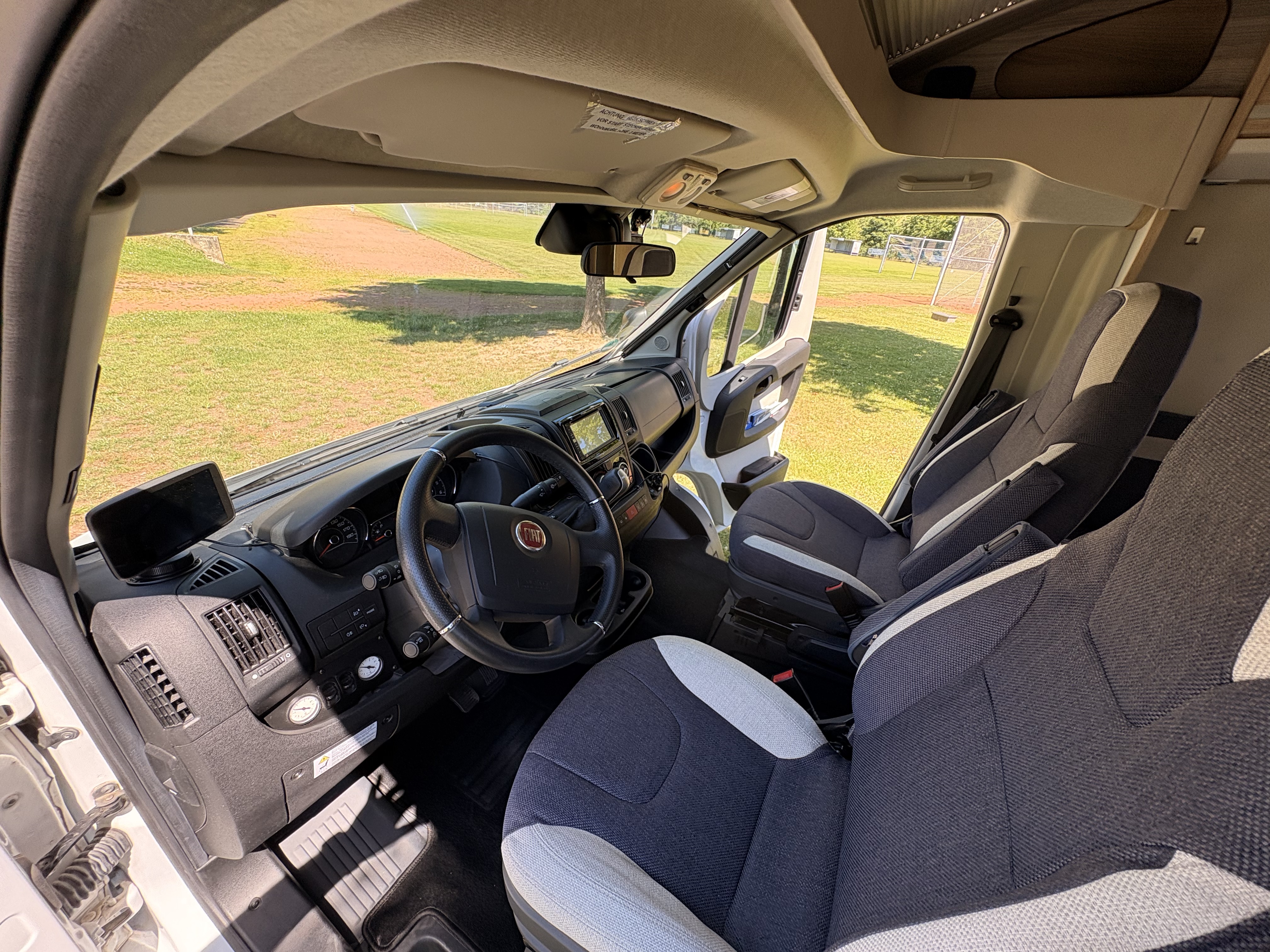 Knaus Sky TI 700 MEG 8