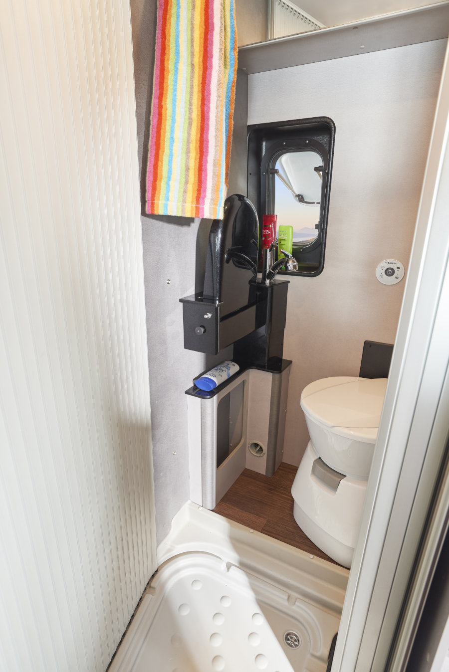 Toilette, Dusche, Waschbecken