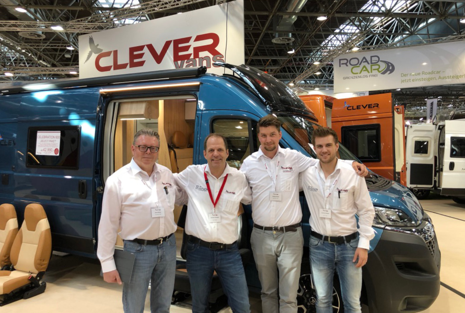 Philipp Rodig mit Arno Sutter und den Büsgens am Clever-Stand